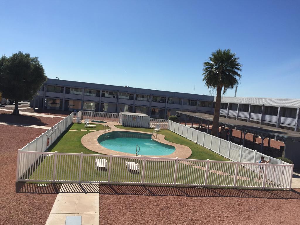 Ez 8 Motel Airporter Phoenix Bagian luar foto