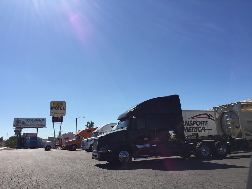 Ez 8 Motel Airporter Phoenix Bagian luar foto