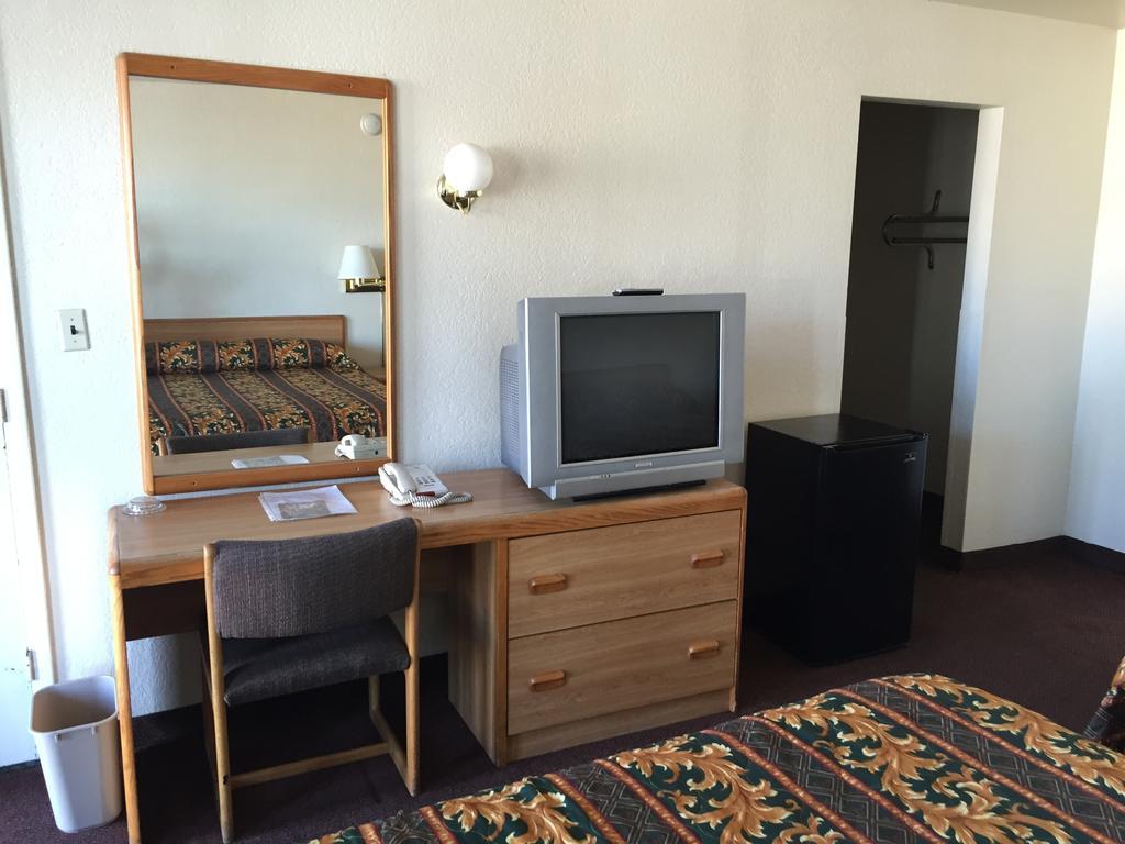 Ez 8 Motel Airporter Phoenix Bagian luar foto
