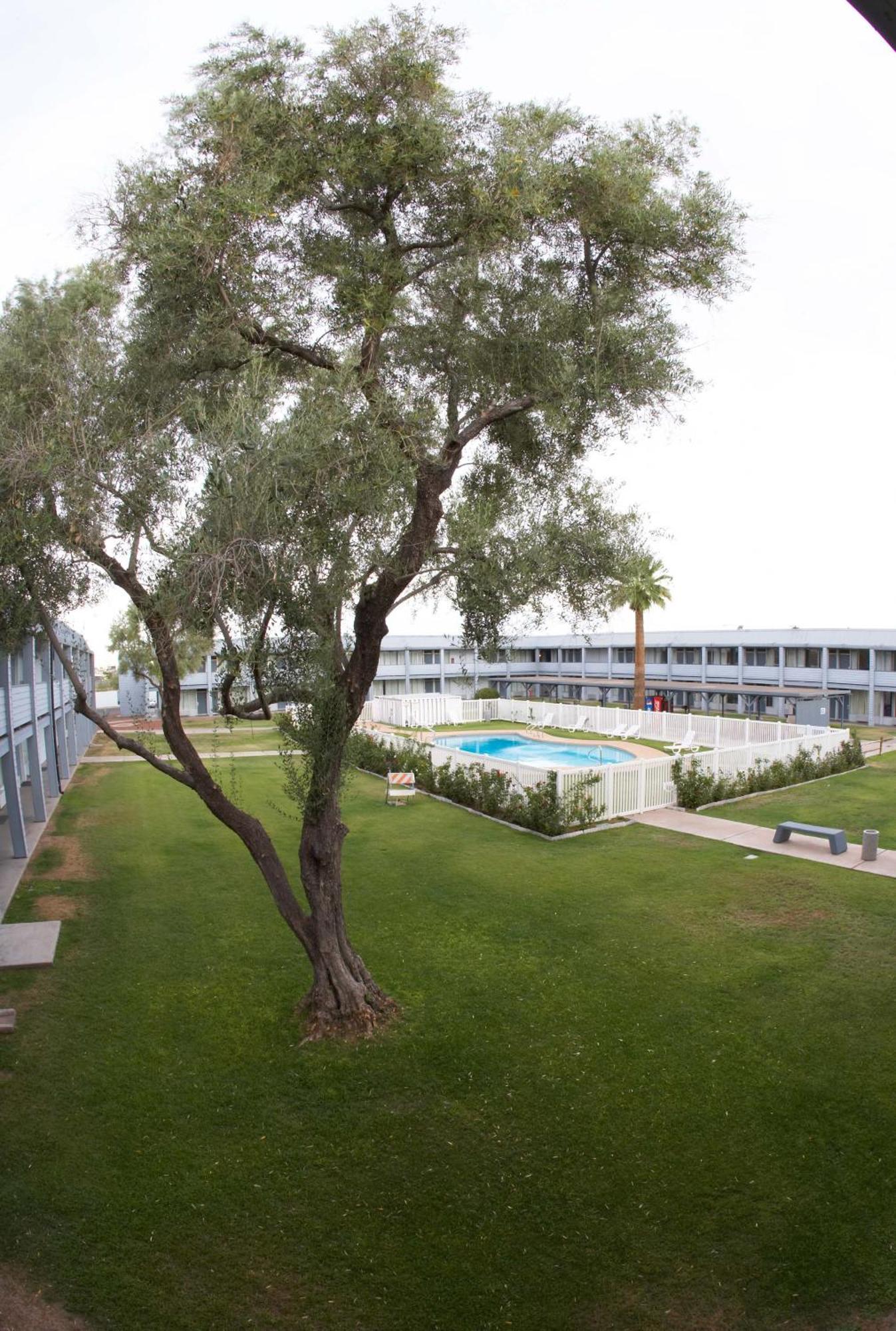 Ez 8 Motel Airporter Phoenix Bagian luar foto