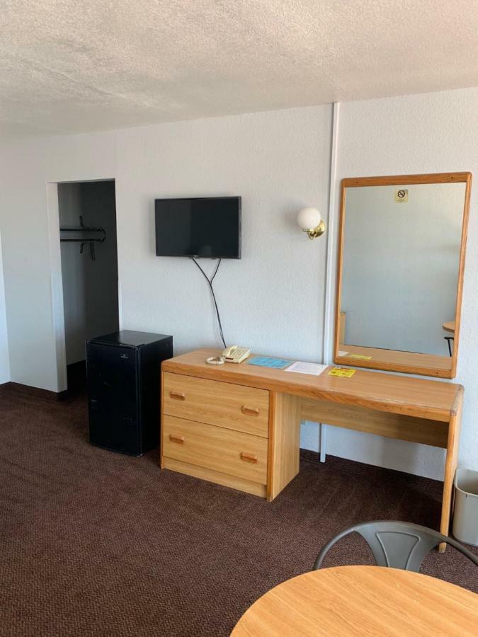 Ez 8 Motel Airporter Phoenix Bagian luar foto