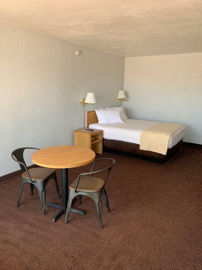 Ez 8 Motel Airporter Phoenix Bagian luar foto